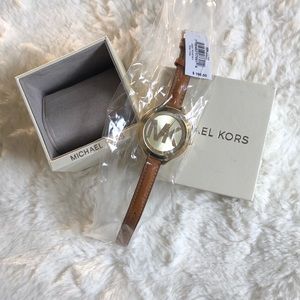 Brand new unused Michael Kors MK2326 Runway watch